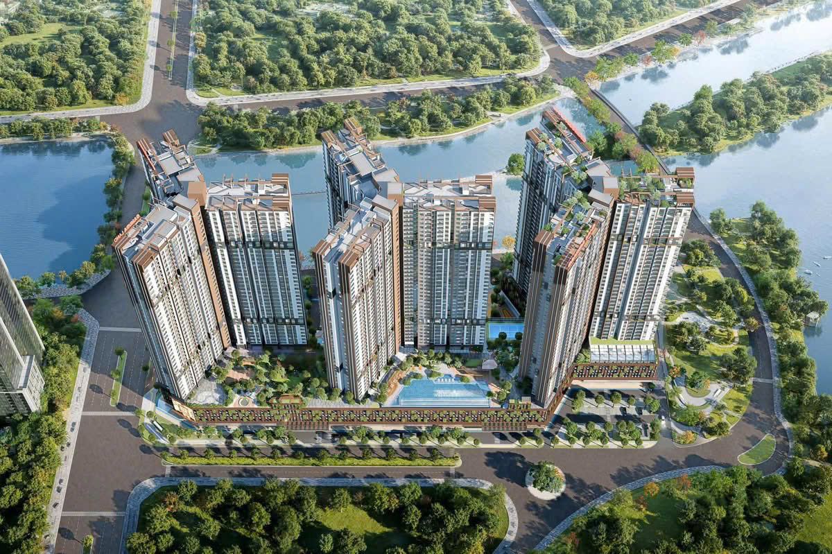 Bể bơi ngoài trời giữa ba tòa